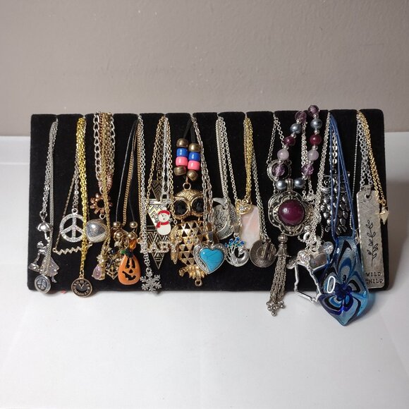 Lot Of Over 30 Pendant Necklaces - Picture 1 of 16
